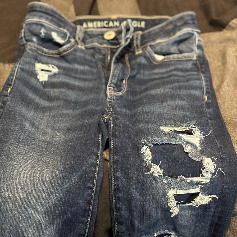 Size 00, like new, worn a couple times. 
American eagle jeans